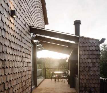 Puerto Varas Cabin | Family-Friendly Cabañas Foráneo with Hot Tub & Kitchen