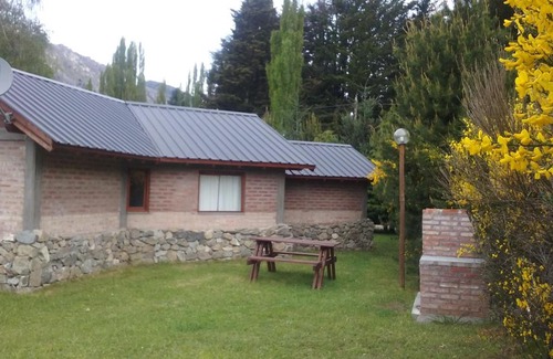 Lago Puelo Cabin | Pet-Friendly Cabañas Hueney: Rated 9/10 with Breakfast & Kitchen
