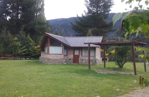 Lago Puelo Cabin | Pet-Friendly Cabañas Hueney: Rated 9/10 with Breakfast & Kitchen