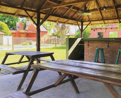 Chascomus Hotel | Pet-Friendly Cabañas La Viña with Pool and Kitchen Access