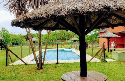 Chascomus Hotel | Pet-Friendly Cabañas La Viña with Pool and Kitchen Access