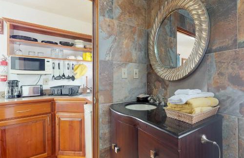 Hopkins Hotel | Delightful Cabañas @ Latitude Adjustment with Pool Access