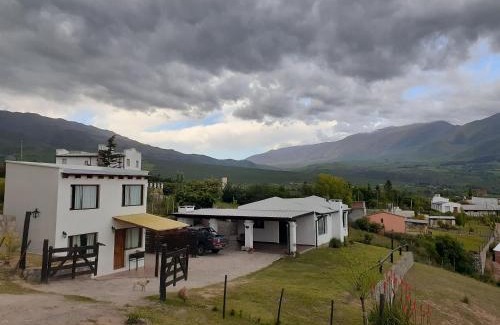 Tafi del Valle Ski Chalet | Pet-Friendly Retreat at Cabañas Loma de El Pelao - 9.9/10