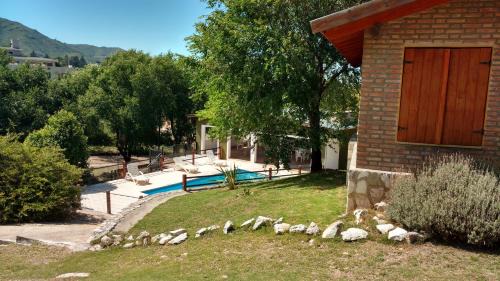 La Falda Cabin | Cozy Cabañas Los Gauchitos: Pet-Friendly with Pool Access