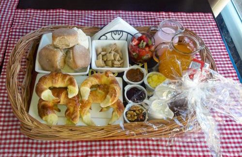 Tandil Cabin | Pet-Friendly Cabañas Los Sauces with Oceanfront Pool