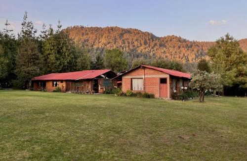 Valle de Bravo Ski Chalet | Family-Friendly Cabañas Los Saucos with Excellent Amenities