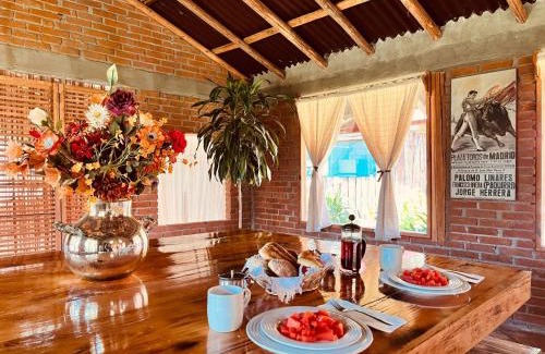 Valle de Bravo Ski Chalet | Family-Friendly Cabañas Los Saucos with Excellent Amenities