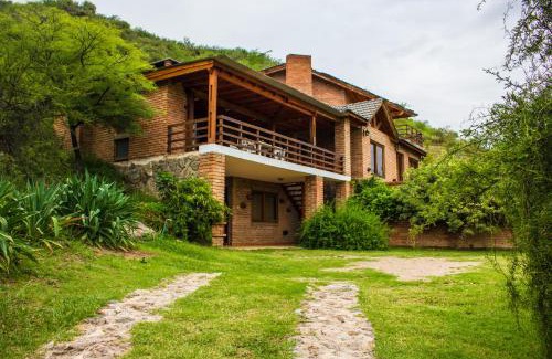 Villa General Belgrano Cabin | Pet-Friendly Cabañas Mirasoles with Pool & Child Amenities
