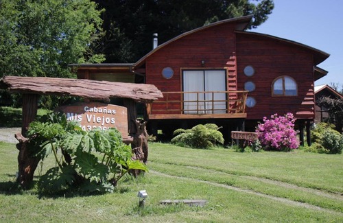 Panguipulli Cabin | Family-Friendly Cabañas Mis Viejos with Breakfast & Kitchen