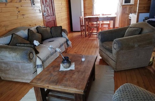 Nercon Cabin | Pet-Friendly Cabañas Palafitos Dalmacia with Ocean Views