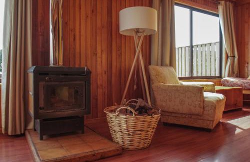 Nercon Cabin | Relaxing Cabañas Palafitos Los Pescadores with Ocean Views