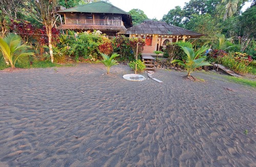 Nuqui Cabin | Family-Friendly Cabañas Playa Terco: Pet Friendly Retreat