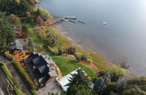 San Carlos de Bariloche Cabin | Relaxing Cabañas Puerto Pireo: Oceanfront Oasis with Spa