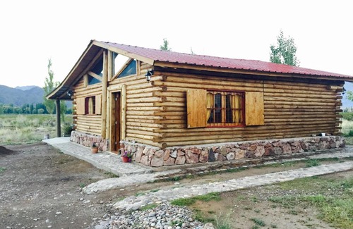 Uspallata Cabin | Pet-Friendly Cabañas Sehuen with Pool and Kitchen Amenities