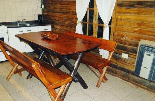 Salto Ski Chalet | Pet-Friendly Cabañas Troncos Del Salto with Pool & Kitchen