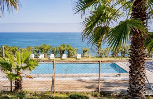Iquique Cabin | Pet-Friendly Cabañas Uma Qala with Breakfast & Pool Access