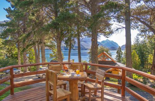 San Carlos de Bariloche Cabin | Cozy Cabañas Villa Labrador by the Lake with Ocean View