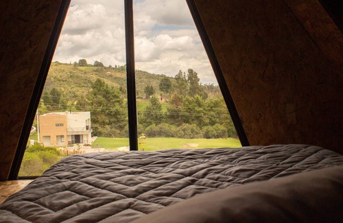 Guatavita House | Relaxing Cabañas Villa Helena with Spa & Breakfast Options