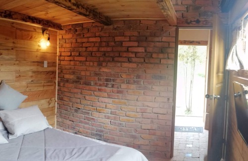 Guatavita House | Relaxing Cabañas Villa Helena with Spa & Breakfast Options