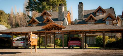 Lanin National Park Cabin | Cozy Cabañas Woodland: Family-Friendly with Pool & Hot Tub