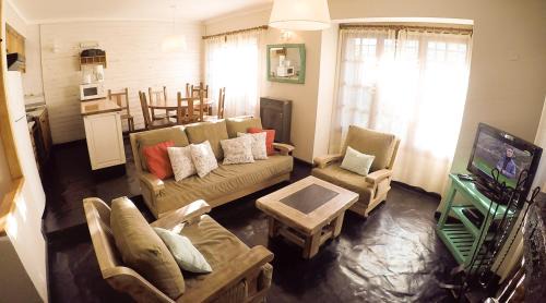 Lanin National Park Cabin | Cozy Cabañas Woodland: Family-Friendly with Pool & Hot Tub