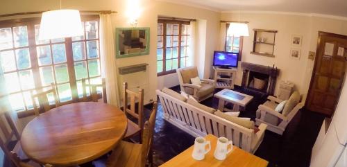 Lanin National Park Cabin | Cozy Cabañas Woodland: Family-Friendly with Pool & Hot Tub