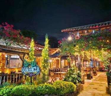 Piedecuesta House | Pet-Friendly Cabañas y Hostal Bonanza with Ocean Views