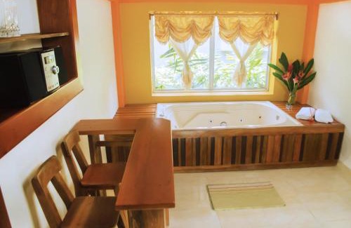 Leticia Hotel | Relaxing Retreat at Cabañas Yakuruna: Pool & Dining Awaits