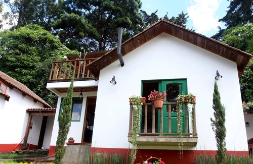 Santa Lucia Milpas Altas Cabin | Top-Rated CabañasTataralí: Family-Friendly & Kitchen Amenities