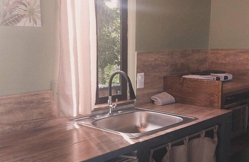Quebrada La Gamba Cabin | Cozy Cabañita en las Montañas: Pet & Child Friendly Retreat