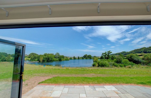 Graig House | Elegant Caban Cwm Hedd: Family-Friendly Retreat Awaits