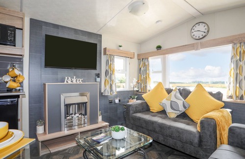 Rhyd-y-clafdy Cottage | Pet-Friendly CABAN CWTCH: Cozy Oceanfront Retreat