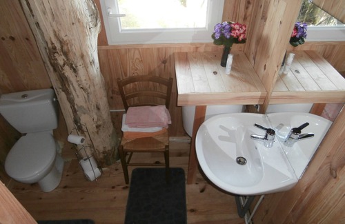 Saint-Thomas-de-Courceriers House | Experience Cabane Dans Les Arbres - Guest Rated 9.8/10