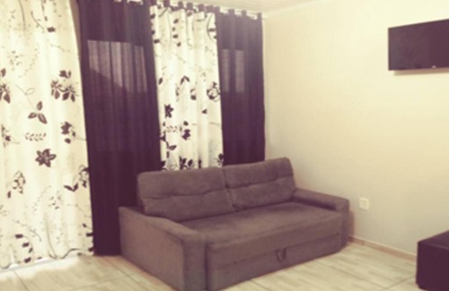 Machadinho House | Cozy Cabana with Air Conditioning, Pet & Child Friendly