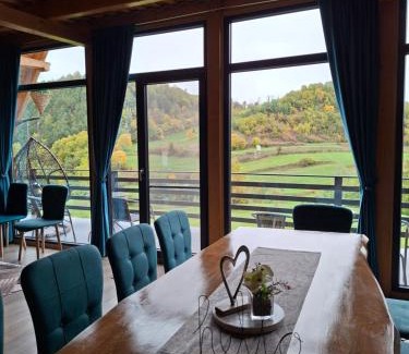 Calinesti Ski Chalet | Discover Cabana 3 Stejari Maramureș with Hot Tub & Pet Access