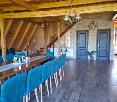 Calinesti Ski Chalet | Discover Cabana 3 Stejari Maramureș with Hot Tub & Pet Access