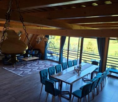 Calinesti Ski Chalet | Discover Cabana 3 Stejari Maramureș with Hot Tub & Pet Access