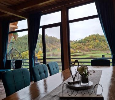 Calinesti Ski Chalet | Discover Cabana 3 Stejari Maramureș with Hot Tub & Pet Access
