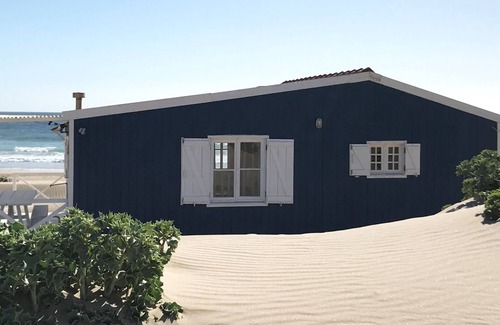 Costa de Caparica Cabin | Discover Cabana Azul: Beachfront Retreat by the Atlantic