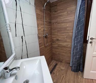 Toplita Cabin | Family-Friendly Cabana B2 by Banffy Beach - Rated 9/10