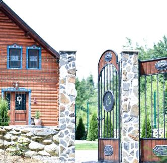 Porumbacu de Jos Cabin | Premier Family Retreat at Cabana Bavareză - Rated 10/10