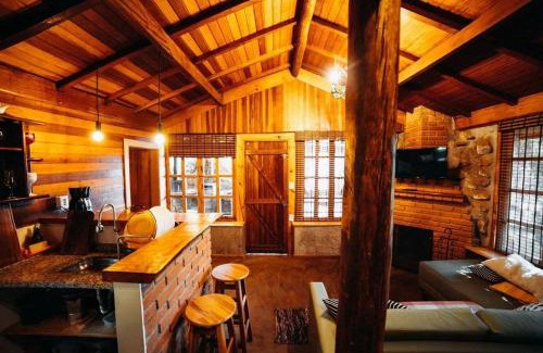 Sao Bento do Sapucai House | Relax at Cabana Cara de Cão with Private Pool & Pets Welcome