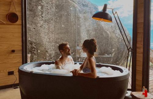 Sao Bento do Sapucai House | Pet-Friendly Escape at Cabana Carcará for Memorable Stays