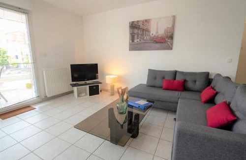 Charnay-les-Macon Apartment | Cabana & Chic Class: Family-Friendly Stay Near Mâcon
