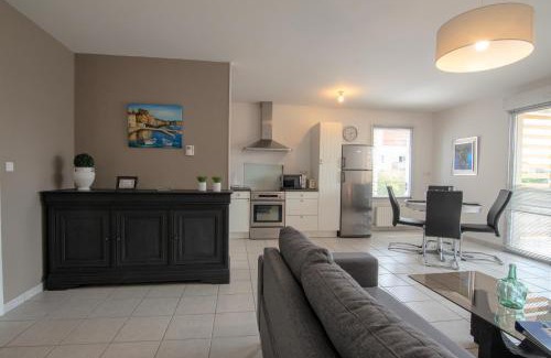 Charnay-les-Macon Apartment | Cabana & Chic Class: Family-Friendly Stay Near Mâcon