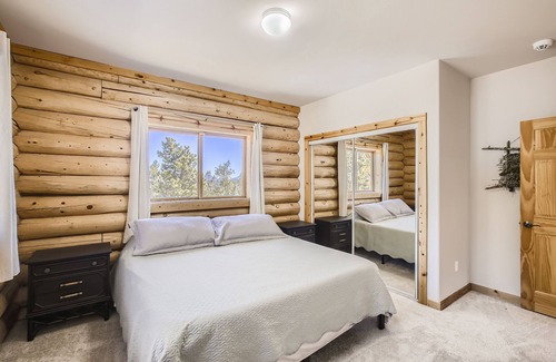 Coal Creek Ski Chalet | Experience Cabana Cielo: Scenic Views & Relaxing Spa Retreat