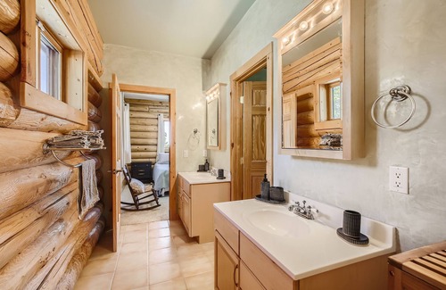 Coal Creek Ski Chalet | Experience Cabana Cielo: Scenic Views & Relaxing Spa Retreat