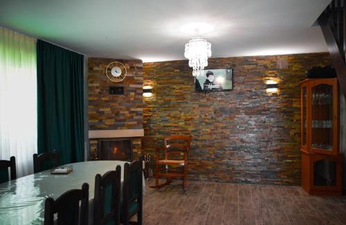 Giulesti House | Inviting Cabana Codrii Maramuresului: Perfect for Families