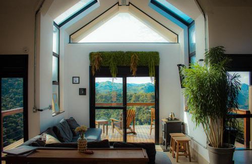 Cambui Ski Chalet | Experience Bliss at Cabana Café e Olival Santa Clara