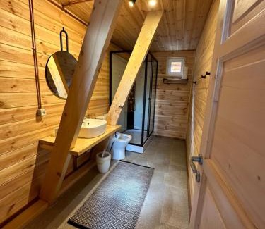 Covasna Ski Chalet | Top-Rated CabanA Comandău: Pet and Child Friendly Stay